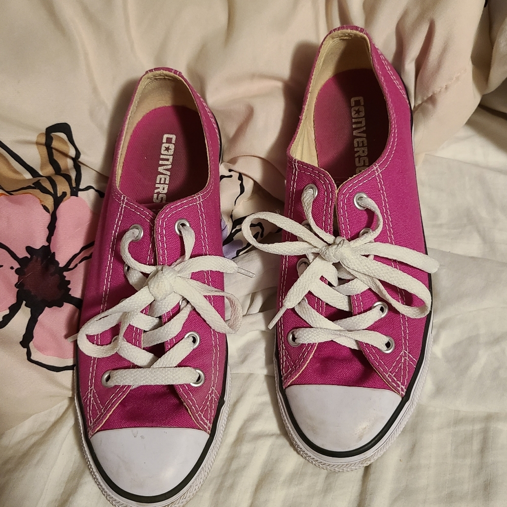Ladies Pink Converse